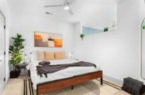 5min to DT Pool with King Bed